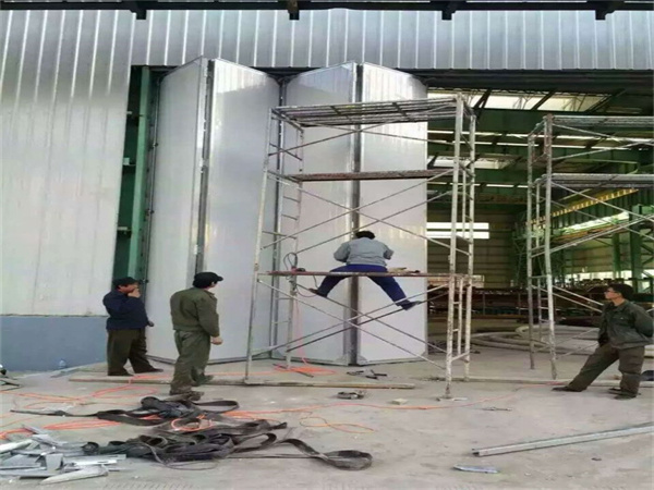 工业提升门施工现场